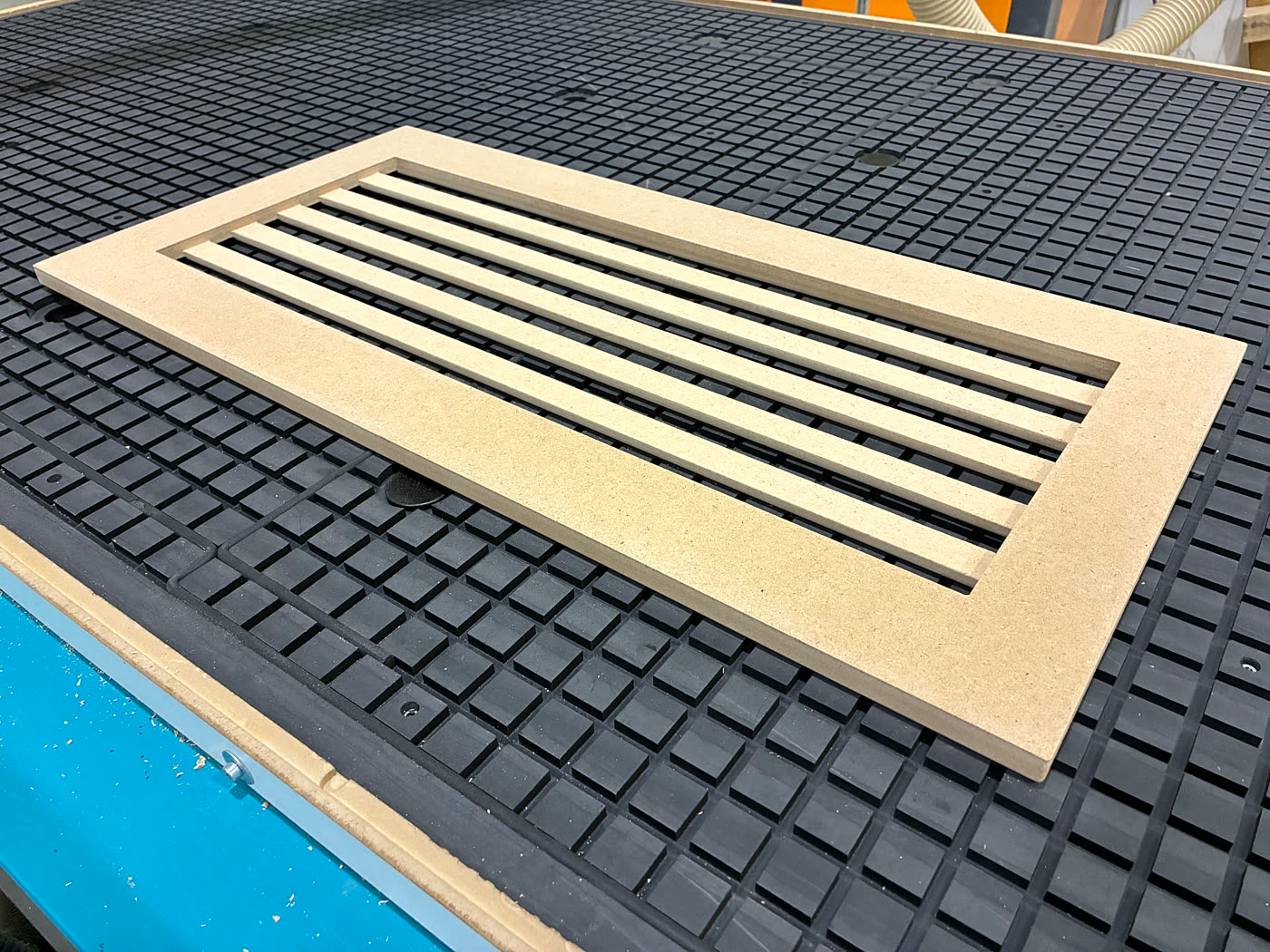 Lamellás design panel a CNC vákuumasztalán